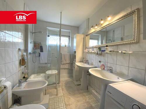 Bad - 4 Zimmer Etagenwohnung in Neustadt