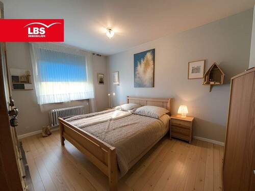 Schlafzimmer Eltern - Etagenwohnung mit 100,00 m&sup2; in Neustadt zum Kaufen