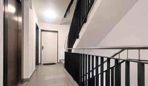 Treppenhaus mit Aufzug - Etagenwohnung mit 85,00 m&sup2; in München zum Kaufen