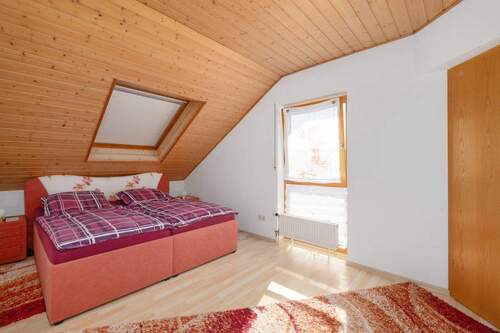 Schlafzimmer DG - Einfamilienhaus mit 140,00 m&sup2; in Kämpfelbach / Bilfingen zum Kaufen