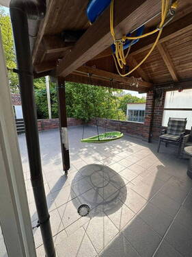 Terrasse mit Überdachung - 4 Zimmer Etagenwohnung zum Kaufen in Taufkirchen