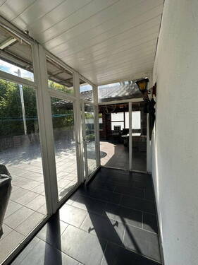 Terrasse Eingang - 4 Zimmer Etagenwohnung in Taufkirchen