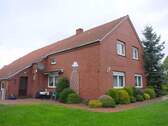 Seitenansicht - Aurich-Schirum, großzügiges Landhaus mit Weitblick!