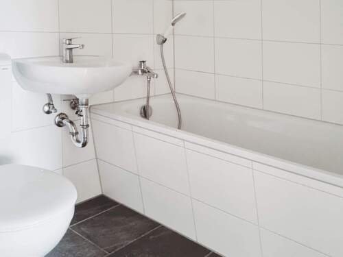 Badezimmer - Etagenwohnung mit 36,30 m&sup2; in Dresden zur Miete