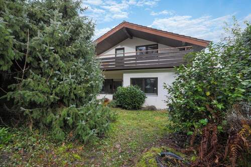 Rückansicht und Garten - Ein-Zweifamilienhaus + altes Häuschen auf zwei Grundstücken!