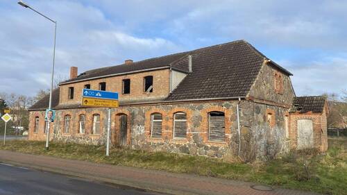 Gebäudeansicht mit Gaube - 6 Zimmer Bauernhaus, Landhaus in Möllenhagen