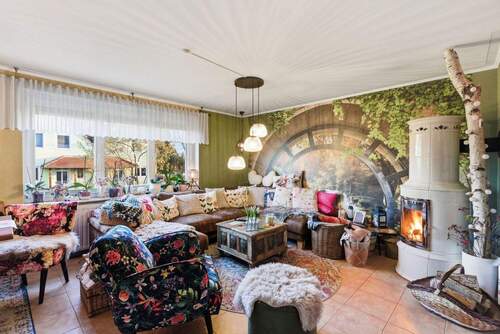 Wohnzimmer mit Kamin - 6 Zimmer Reihenmittelhaus in Großenhain