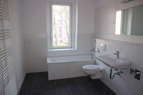 Badezimmer - 4- Zimmer mit 100,00 m&sup2; in Chemnitz zur Miete