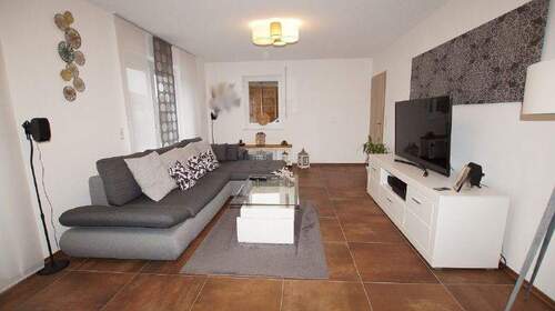 Wohnen - Doppelhaushälfte mit 142,20 m&sup2; in Sünching zur Miete