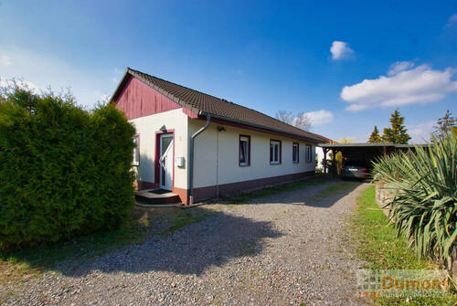 Einfahrt - Bungalow mit 150,00 m&sup2; in Schkopau / Knapendorf zum Kaufen