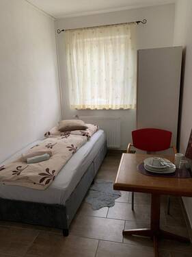 Einzelzimmer - 2 Zimmer Mehrfamilienhaus, Wohnhaus zum Kaufen in Winhöring