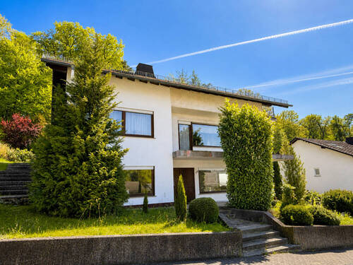 Frontansicht - 1 Zimmer Mehrfamilienhaus, Wohnhaus in Hillscheid