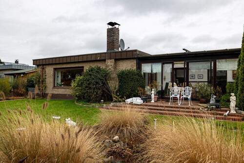 Garten - *** LIEBEVOLLER BUNGALOW in FAMILIENFREUNDLICHER LAGE und WARMEN MAUERWERK sowie GLASFASER ***