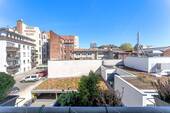 Blick vom Balkon - Etagenwohnung mit 80,10 m&sup2; in Kassel / Mitte zur Miete