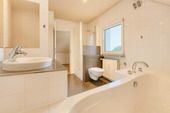Hauptbadezimmer im 1. Obergeschoss des Haupthauses - 