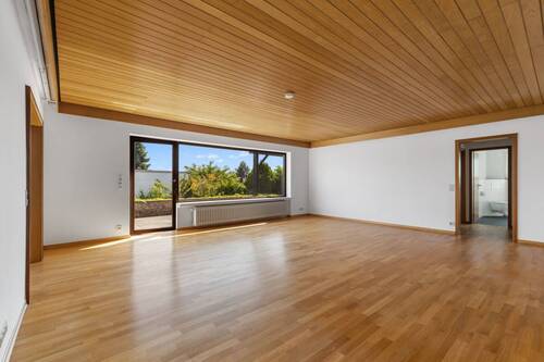 Wohnzimmer - 7 Zimmer Bungalow zum Kaufen in Waldbronn / Reichenbach