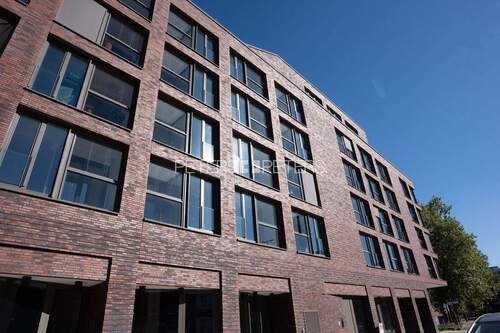 Anischt - + Buntes Treiben auf zwei Ebenen: Ihre Maisonette-Wohnung mit eigener Dachterrasse! +