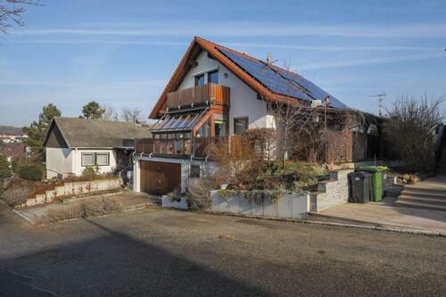Straßenansicht - 4 Zimmer Einfamilienhaus in Niefern-Öschelbronn