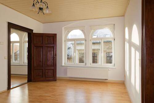 Wohnzimmer-SZ - Wohnung mit Einbauküche und Stellplatz