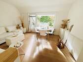 Wohnzimmer, Tür zur Loggia - 