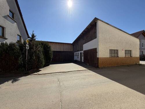 Einfahrt und Nebengebäude - 7 Zimmer Einfamilienhaus zum Kaufen in Weismain / Wunkendorf
