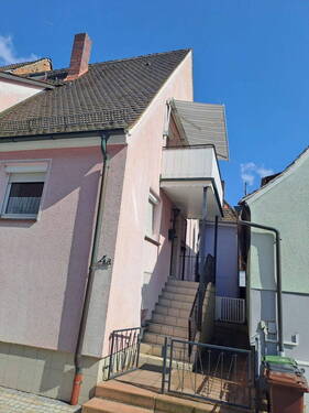Hausansicht/Nachbarhaus - 8 Zimmer Einfamilienhaus zum Kaufen in Höchstadt an der Aisch