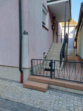 Treppenaufgang Hofeinsicht - 8 Zimmer Einfamilienhaus in Höchstadt an der Aisch