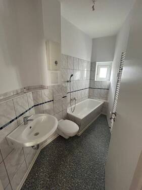 Badezimmer - Etagenwohnung mit 68,00 m² in Plauen zur Miete