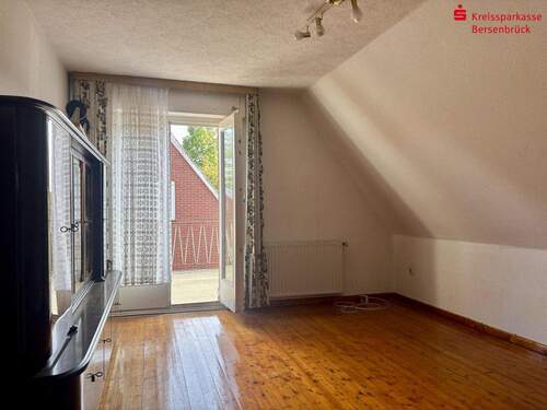 Zimmer DG mit Balkonzugang - 