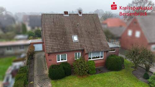 Frontansicht - Ein-Zweifamilienhaus mit großem Eigentumsgrundstück