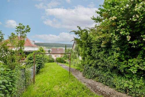 Garten mit Zugang zur 2. Garage - 