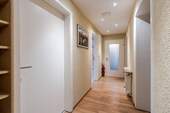 Geräumiger Flur im EG - 