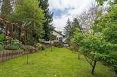 Gut nutzbarer Garten mit Baumbestand - 9 Zimmer Einfamilienhaus zum Kaufen in Schmitten