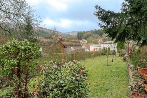 Garten zum Spielen und Erholen - Einfamilienhaus mit 241,00 m&sup2; in Schmitten zum Kaufen