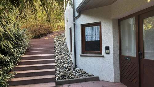 Aufgang zum oberen Eingang - 9 Zimmer Einfamilienhaus zum Kaufen in Balingen