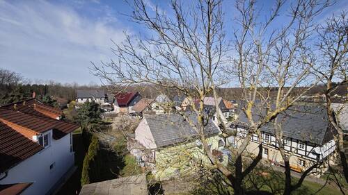 Balkonausblick - Attraktive Dachgeschosswohnung mit Tageslichtbad im Erstbezug!
