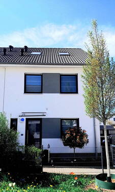 Bild 1 - provisionsfrei,5 Zi modern,schöner Garten,Pool