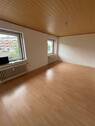 Schlafzimmer (1) - BESICHTIGUNG: DI., 02.09., 17.00 - 17.30 Uhr! Großzügige 3-Zimmer-Wohnung in Schnelsen, 95 m²! Befristete Vermietung für ein Jahr, auch an WG