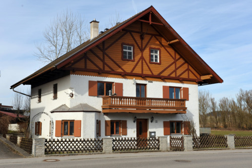 U2 - Charmantes Einfamilienhaus mit viel Platz und kompakter Gartenfläche - ruhig wohnen in Unterdietfurt