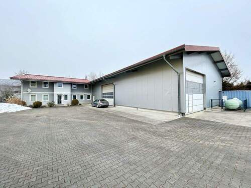 Gebäudeansicht - Funktionale Gewerbeimmobilie in wirtschaftsstarker Region Oberbayerns