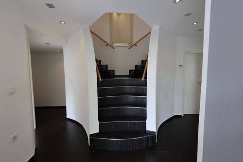 EG Eingang - 6 Zimmer Etagenwohnung in Gelsenkirchen