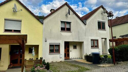 Außenansicht - Gepflegtes Reihenmittelhaus - 209.000,00 EUR Kaufpreis, ca.  116,00 m² Wohnfläche