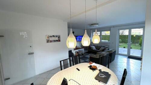 Ess- und Wohnzimmer - 5 Zimmer Reihenendhaus in Kelkheim (Taunus)