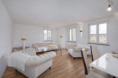 Wohn-/Esszimmer - Jetzt zugreifen: Modernisierte 3-Zimmer-Wohnung mit Tiefgarage in zentraler Lage!