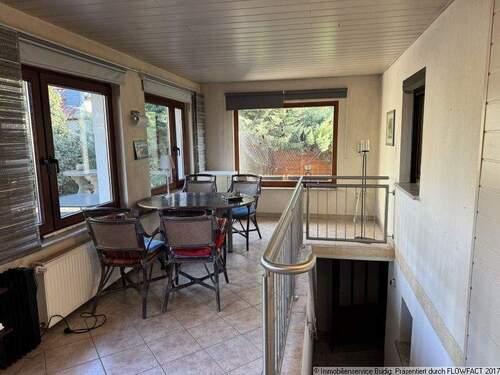 Veranda mit Abgang in den Keller - 