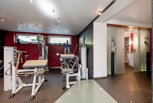 Fitnessraum und Gästebad - 