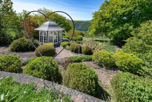 Weitläufiger Garten - 
