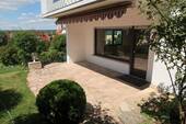 Terrasse - Sehr schöne, helle 2,5 Zi.-Wohnung, exkl. EBK, große Terrasse, ruhige gefragte Lage von Holzheim.