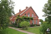 Vorderansicht - Ostfriesisches Bauernhaus in schöner Dorflage!