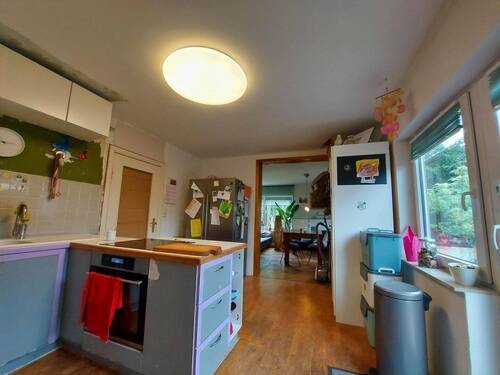 Küche mit Blick in das Wohn-und Esszimmer - 